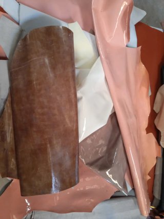 Lote 4 piezas charol varios colores 16€.