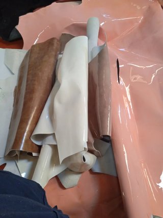 Lote 4 piezas charol varios colores 16€.