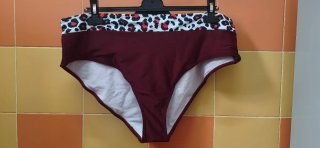 Costume da donna con stampa leopardata