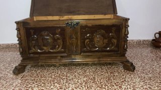 Baúl de madera antiguo