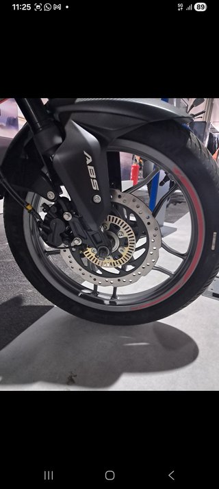 Bajaj Pulsar 125 Roja Moto Naked