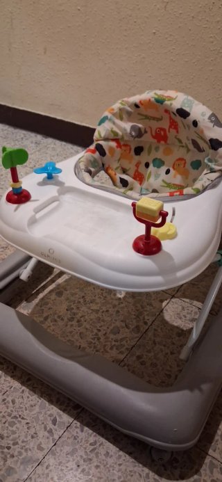Tacatá para bebé con juguetes