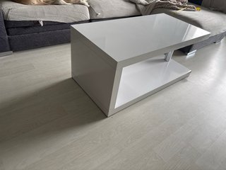 Mesa de salón blanca moderna