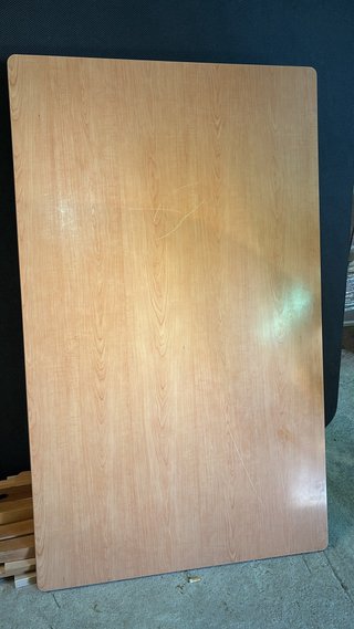 4 Sillas de Madera y Mesa