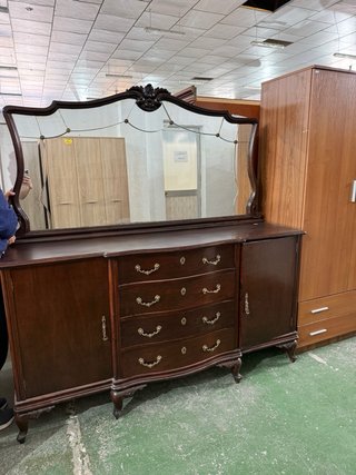 Consola antigua de madera y cristal