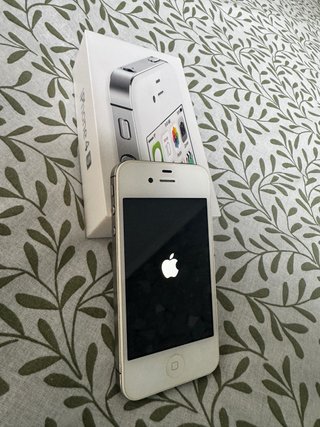 iPhone 4S 8GB  impeccabile