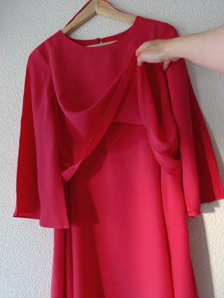 Vestido manga capa