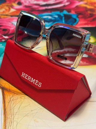 Gafas de sol Gucci negras y rojas