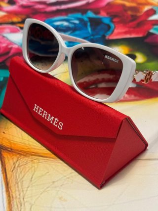 Gafas de sol Gucci negras y rojas