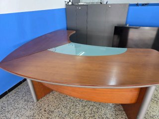 Escritorio de oficina curvo madera y cristal