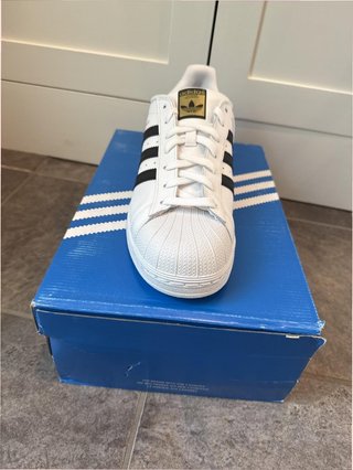 Adidas Superstar Talla 43 Blancas Negras
