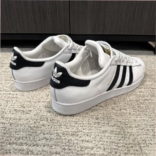Adidas Superstar Talla 42 Blancas y Negras