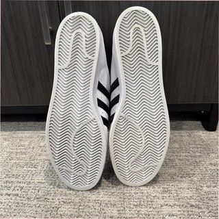 Adidas Superstar Talla 42 Blancas y Negras