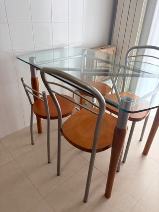 Mesa y 4 sillas cocina buen estado