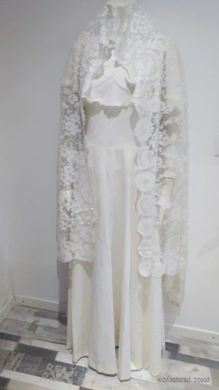 Traje de Novia Vintage con Mantilla