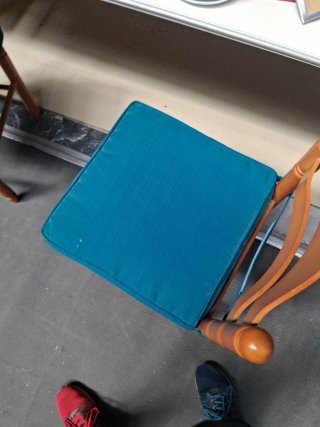 4 Sillas de Madera con Cojín Azul