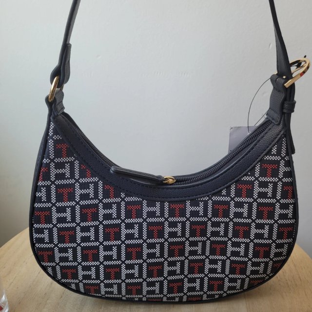 Bolsa Hobo Tommy Hilfiger Monograma