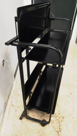 Camarera plegable metálica negra