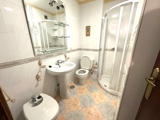 SE ALQUILA PISO DE 3 DORMITORIOS 1 BAÑO