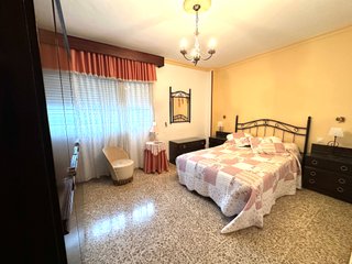 SE ALQUILA PISO DE 3 DORMITORIOS 1 BAÑO