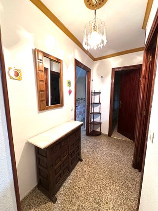 SE ALQUILA PISO DE 3 DORMITORIOS 1 BAÑO