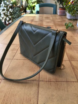 Bolso de piel está como nuevo 3 €.