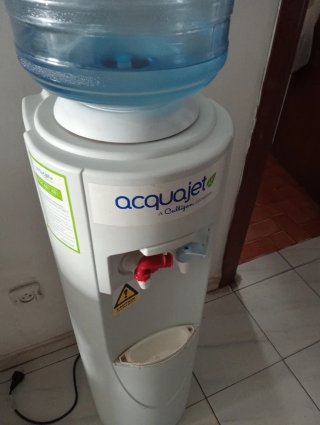 Dispensador de agua fría y caliente