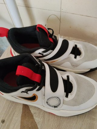 Zapatilla Nike Negra y Roja