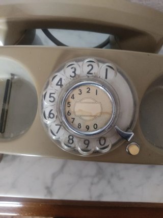 Dos teléfonos vintage