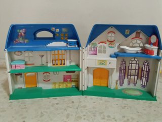 Casa de muñecas con accesorios