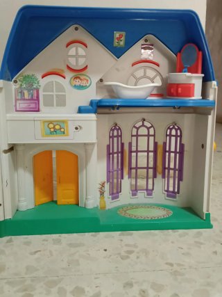 Casa de muñecas con accesorios