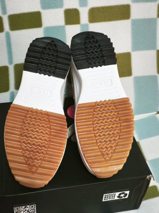 Botas de mujer beige y blancas
