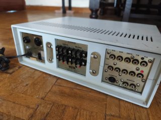 Amplificador vieta AT 210