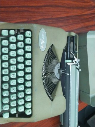 Máquina de escribir Hermes Baby