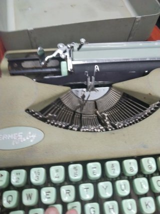 Máquina de escribir Hermes Baby