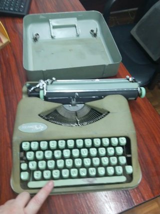 Máquina de escribir Hermes Baby