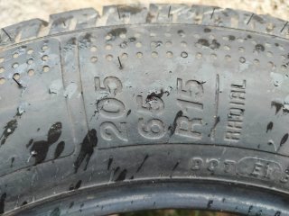 Neumático de recambio VW T4 205/65/15