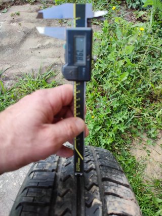 Neumático de recambio VW T4 205/65/15