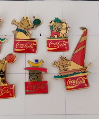 Lote de 16 pines Coca-Cola