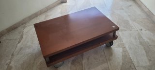 Mesa de centro con ruedas