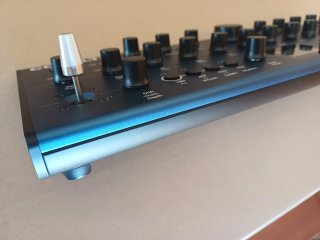 Sintetizador Modal Cobalt 8M