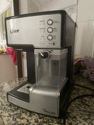 Cafetera Oster PrimaLatte Automática