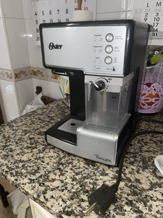 Cafetera Oster PrimaLatte Automática