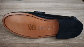 Mocasines con detalle de antifaz y suela de cuero