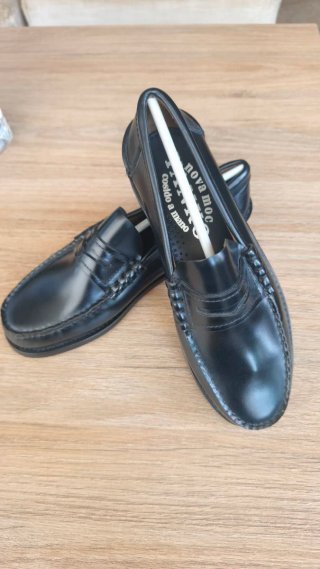 Mocasines con detalle de antifaz y suela de cuero