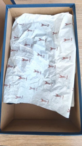 Mocasines con detalle de antifaz y suela de cuero