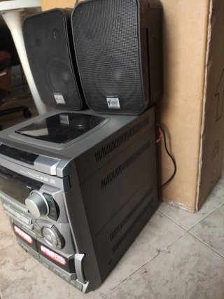 Minicadena Aiwa NSX-5202 con altavoces