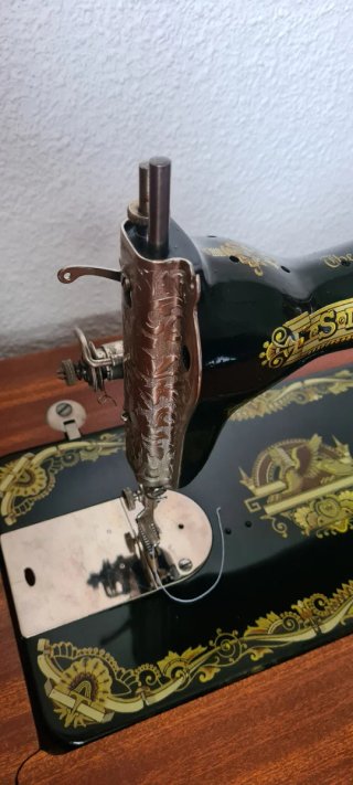 Máquina de coser Singer antigua