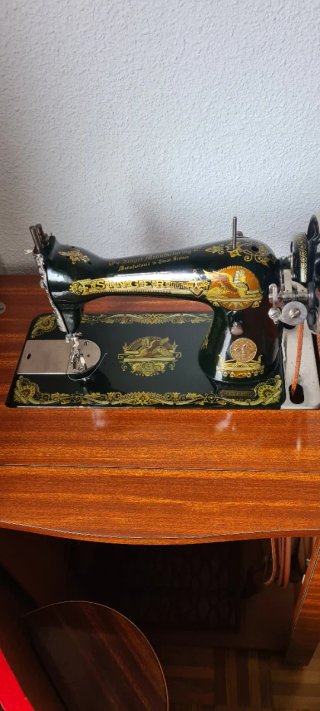 Máquina de coser Singer antigua