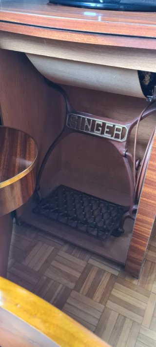 Máquina de coser Singer antigua